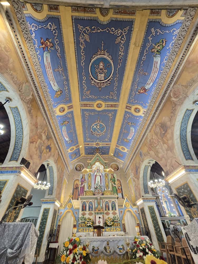 Full view of the altar of Holy Saviour Church with Moscheni frescoes