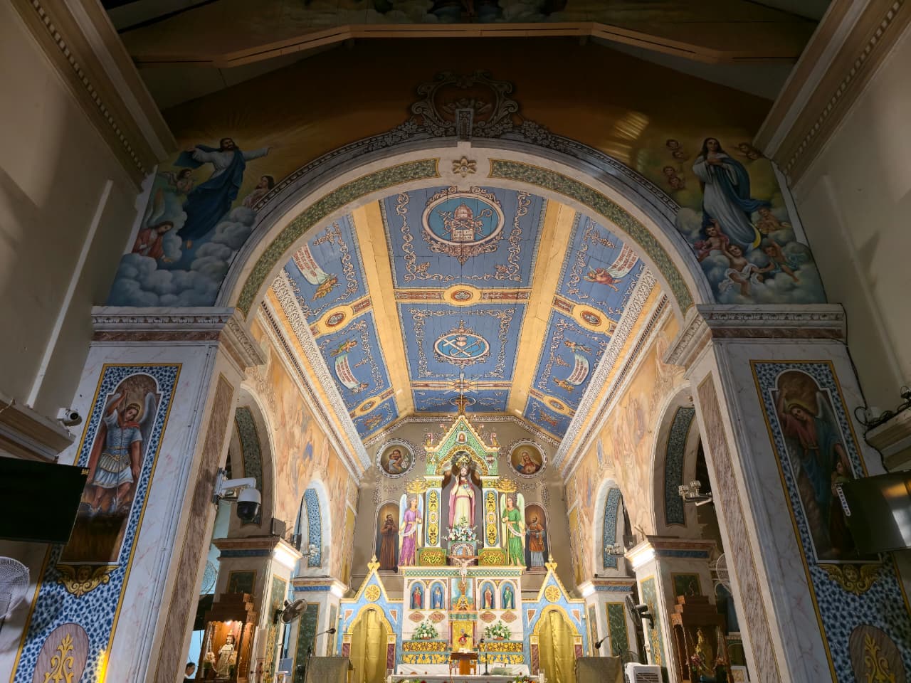 Altar detail with Moscheni artwork